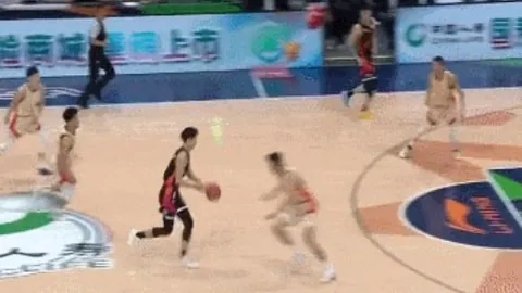 沙特豪门领队谈：维尼修斯加盟开启新篇章，萨拉赫时代谢幕，新星未来可期！